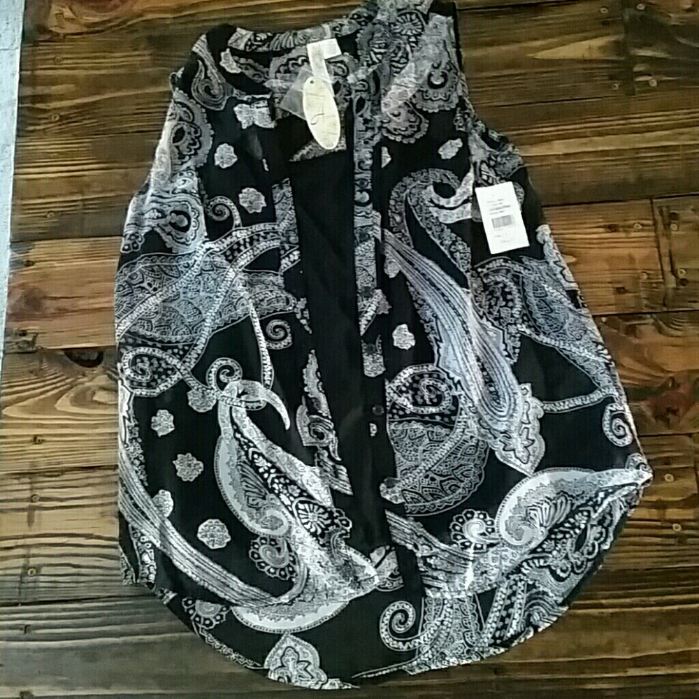 Sleeveless printed blouse with black tank